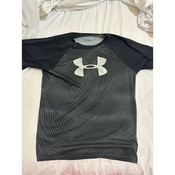 Under Armour boys T-shirt size YXL - Picture 1 of 2